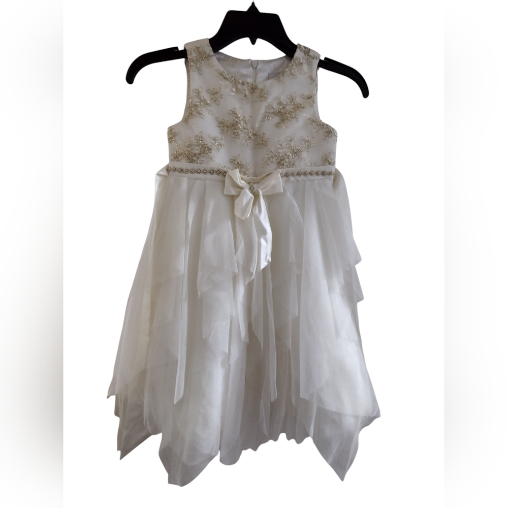 Like New! Sweet Charmers Elegant White and Gold Sleeveless Formal Dress